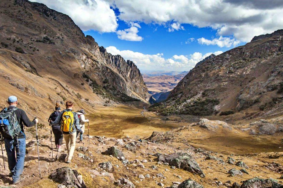 4-Day Lares Trek via Quishuarani